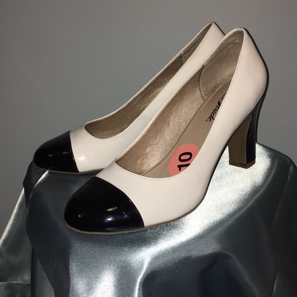 Life Stride round toe shoe
